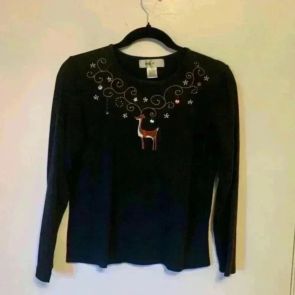 Green Long Sleeve Deer Embroidered Holiday Tee Size Medium